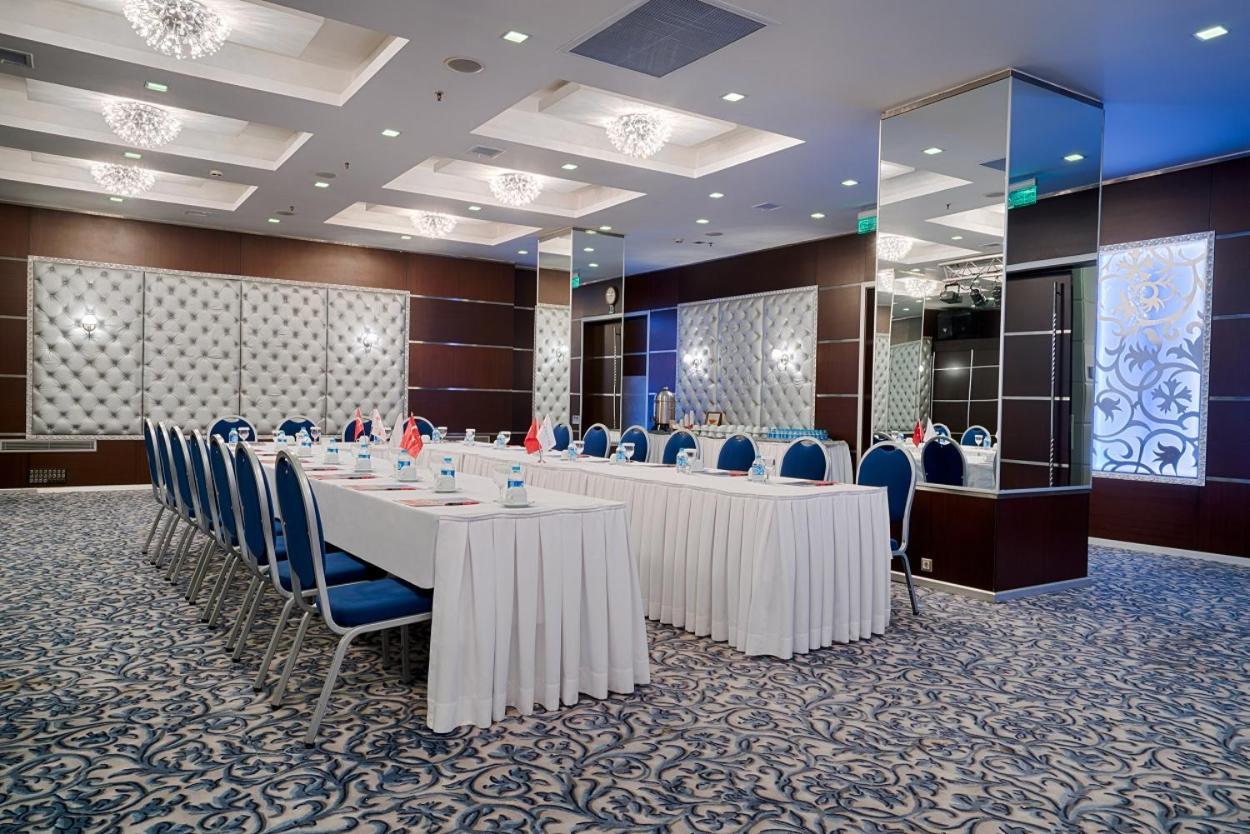 Ramada By Wyndham Ankara Hotel Екстериор снимка