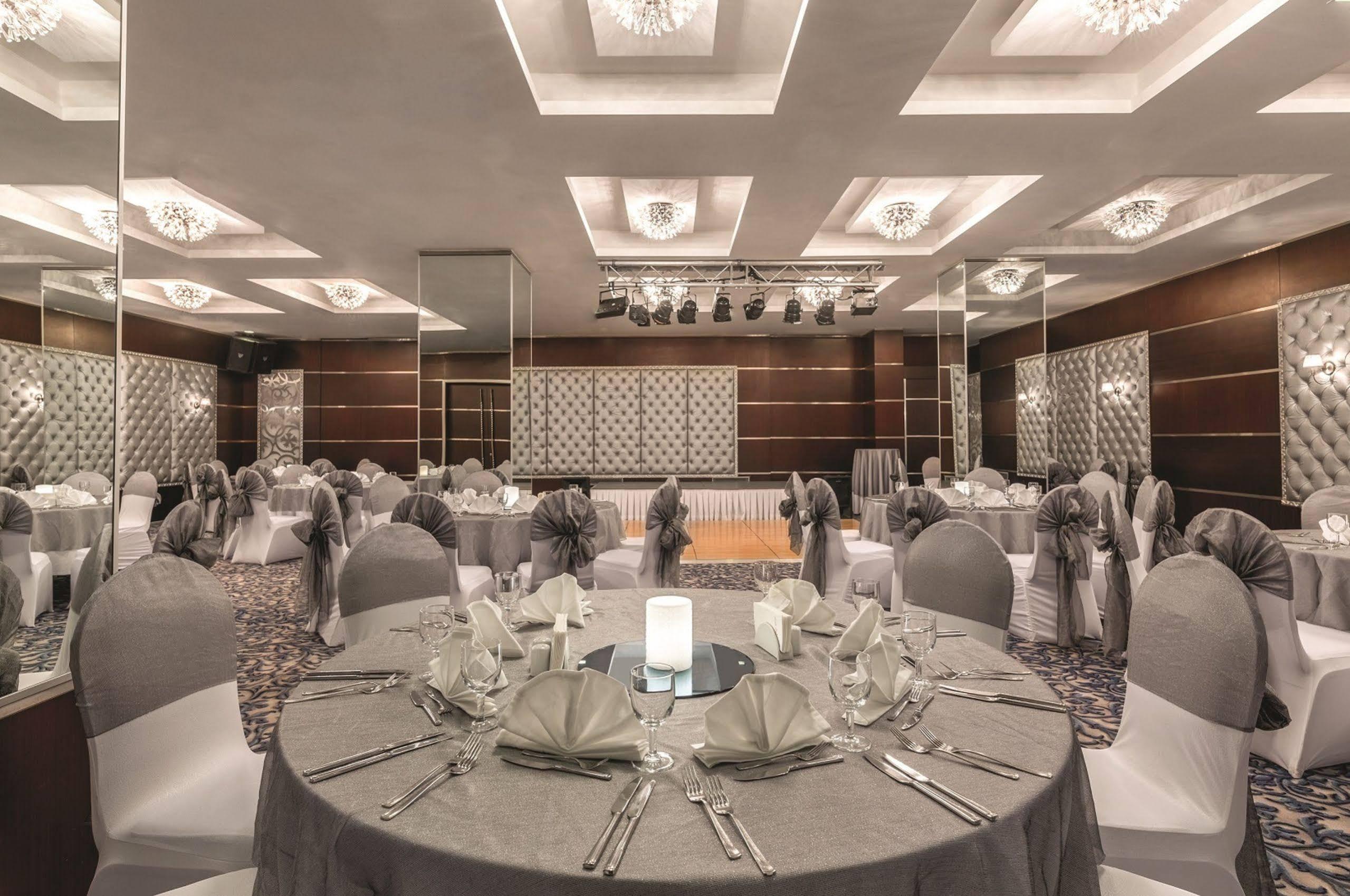 Ramada By Wyndham Ankara Hotel Екстериор снимка